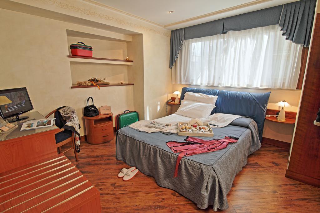 Hotel Aurora Wellness & Spa Tivoli Terme Bilik gambar